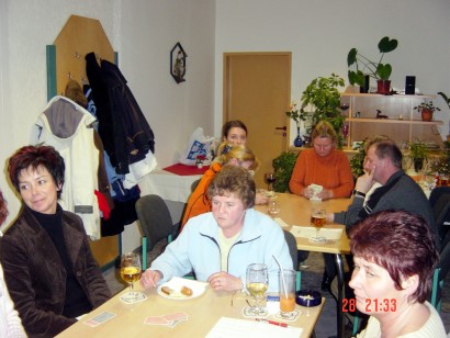 Nun schon zwei Frauentische (!) mit einem "Neutralem"