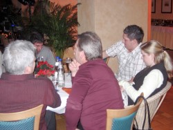 ... auch Gespr&auml;che sind auf einer Weihnachtsfeier wichtig!