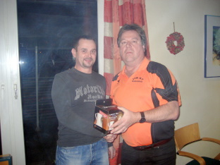 Gudio (l.) imit dem Loserpreis