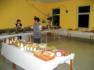 Eti & Kerstin bei der "Essenabnahme"