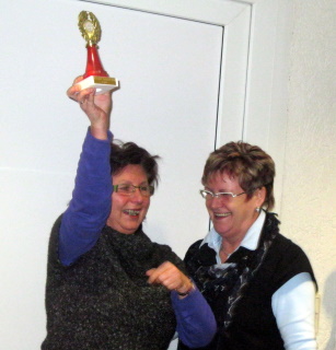 ja, hoch den Pokal als Loserin