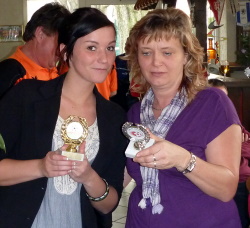 Steffi ubd Heike auf Platz 2 der Torj&auml;gerinnen