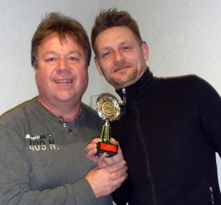 Mario mit dem "Loser" Pokal 2012