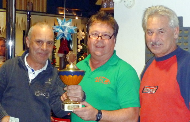 die Pokal&uuml;bergabe, links Andreas