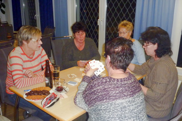 Spielszenen: (Zuschauerin in der Helgard) Kerstin, Karin, Annegret, Carmen