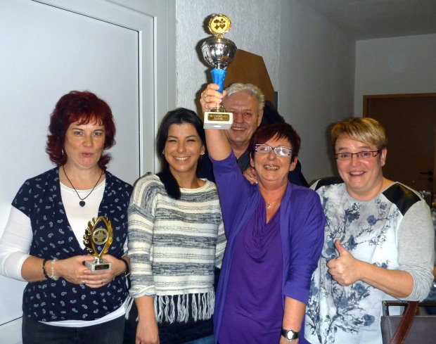 .l. Gratulation: Jaqueline, Evi F., Evi H. & Yvonne und Rolf